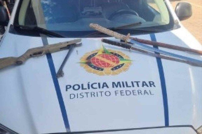 traficante "He-man" é preso com duas espadas - (crédito: Divulgação/PMDF) traficante "He-man" é preso com duas espadas - (crédito: Divulgação/PMDF)