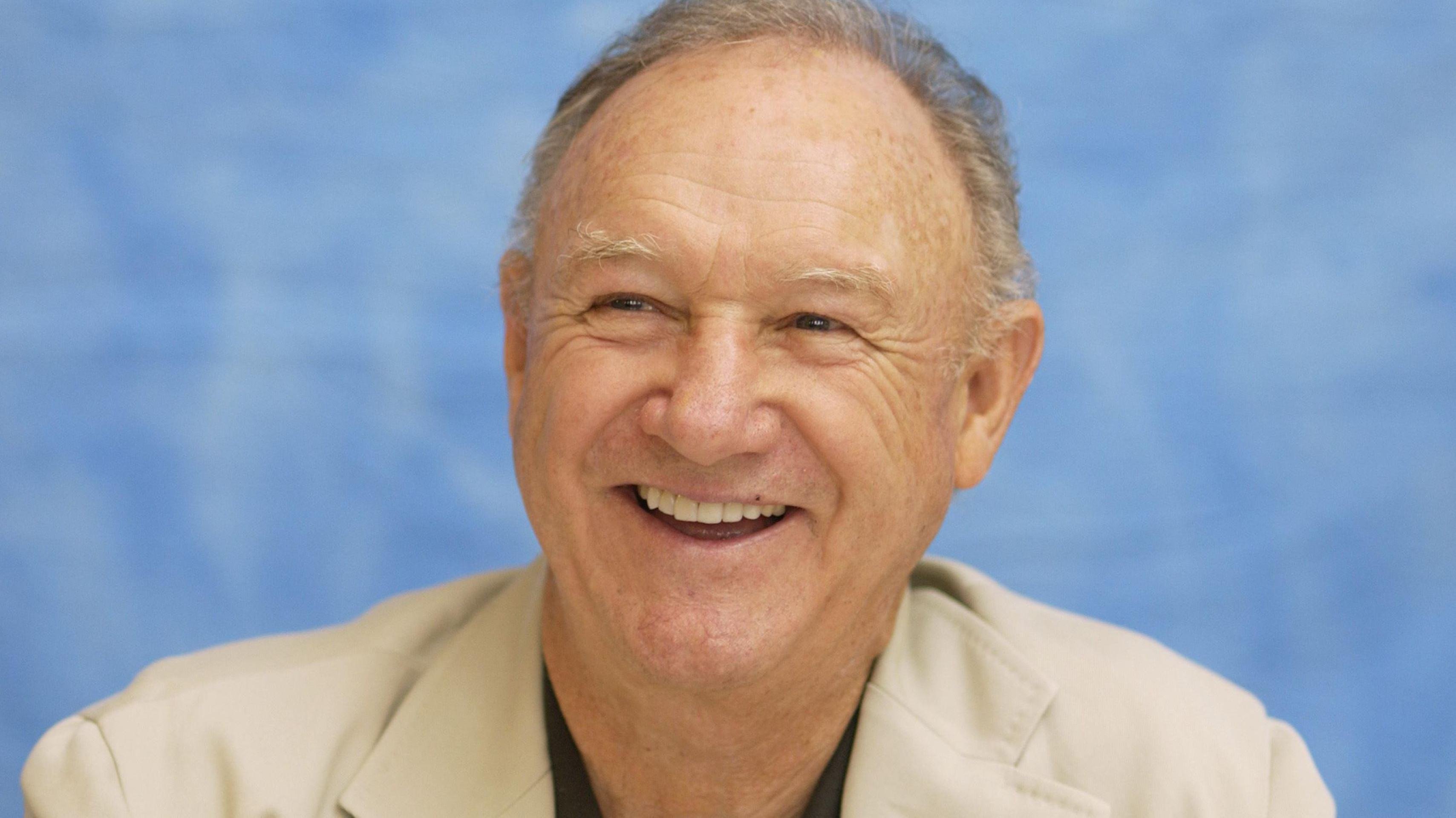 Gene Hackman e Betsy Arakawa (1961-2025), na cerimônia do Oscar de 1989. Eles se casaram em 1991.