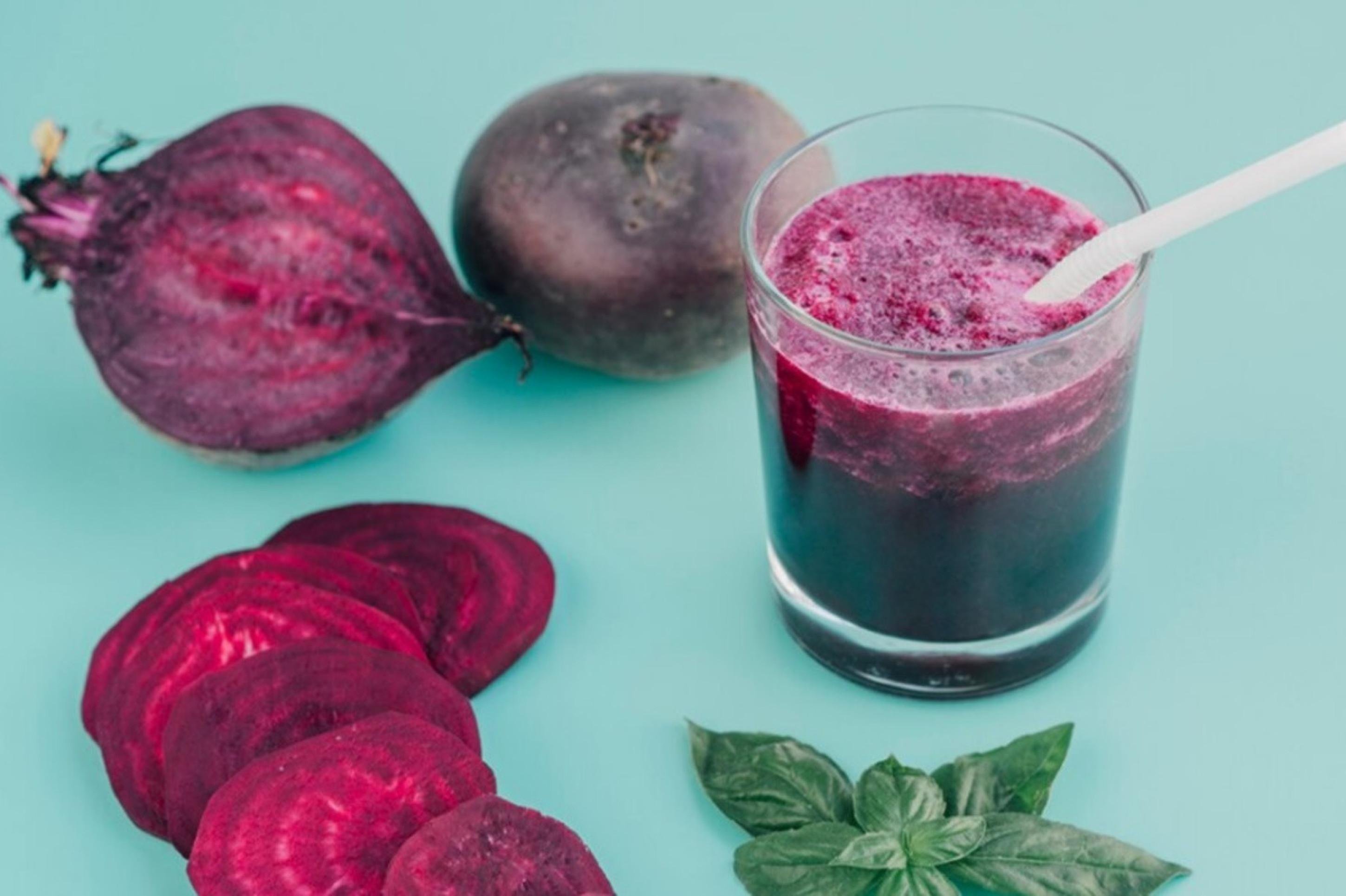 O suco natural que turbina o desempenho na academia