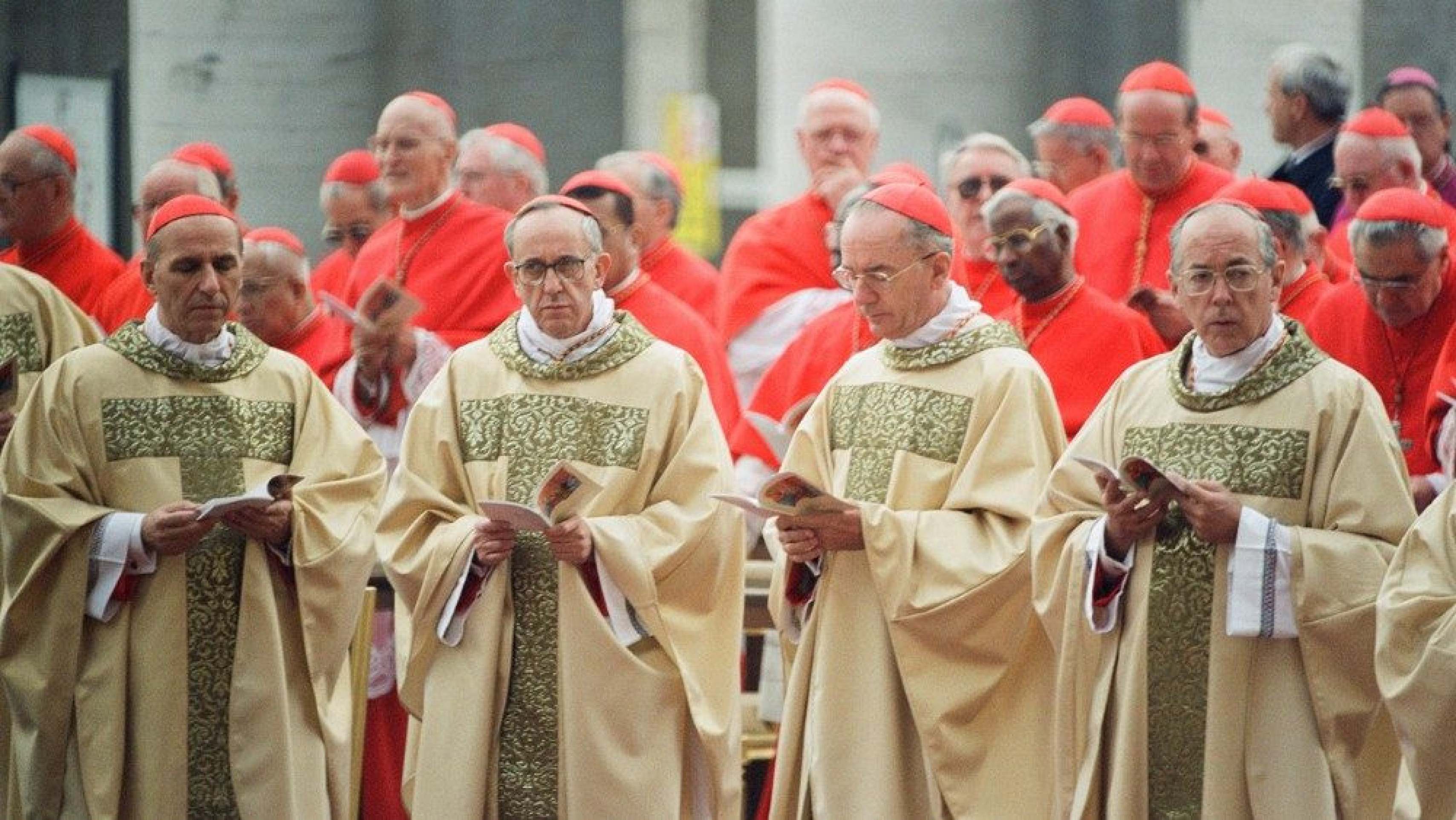 Como cardeal, fez parte do Congregação para o Clero, da Congregação para o Culto Divino e Disciplina dos Sacramentos, da Congregação para os Institutos de Vida Consagrada e Sociedades de Vida Apostólica, da Pontifícia Comissão para a América Latina e do Pontifício Conselho para a Família