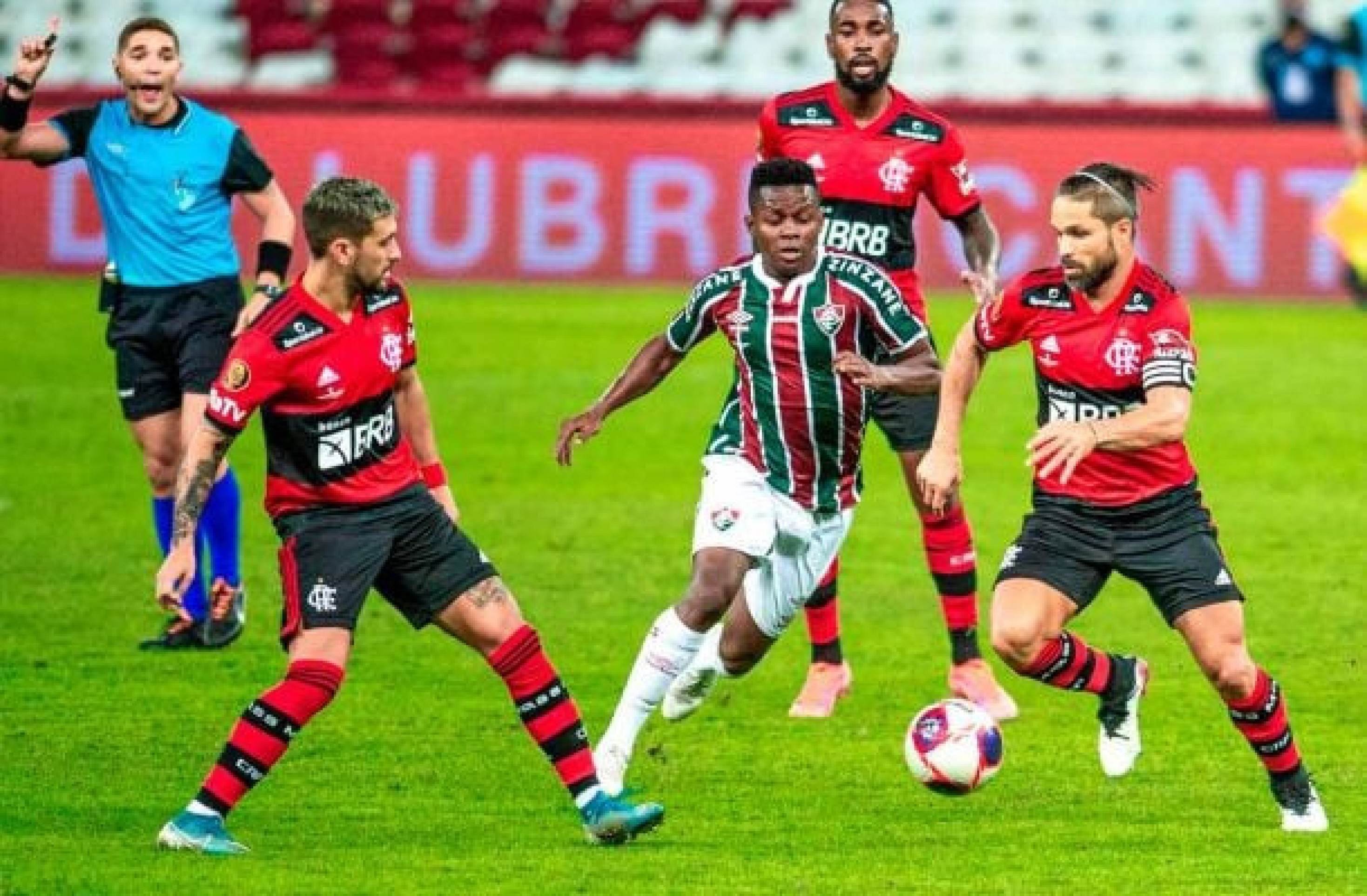 Melhor 10 do Flamengo? Diego Ribas responde se jogou mais que Arrascaeta