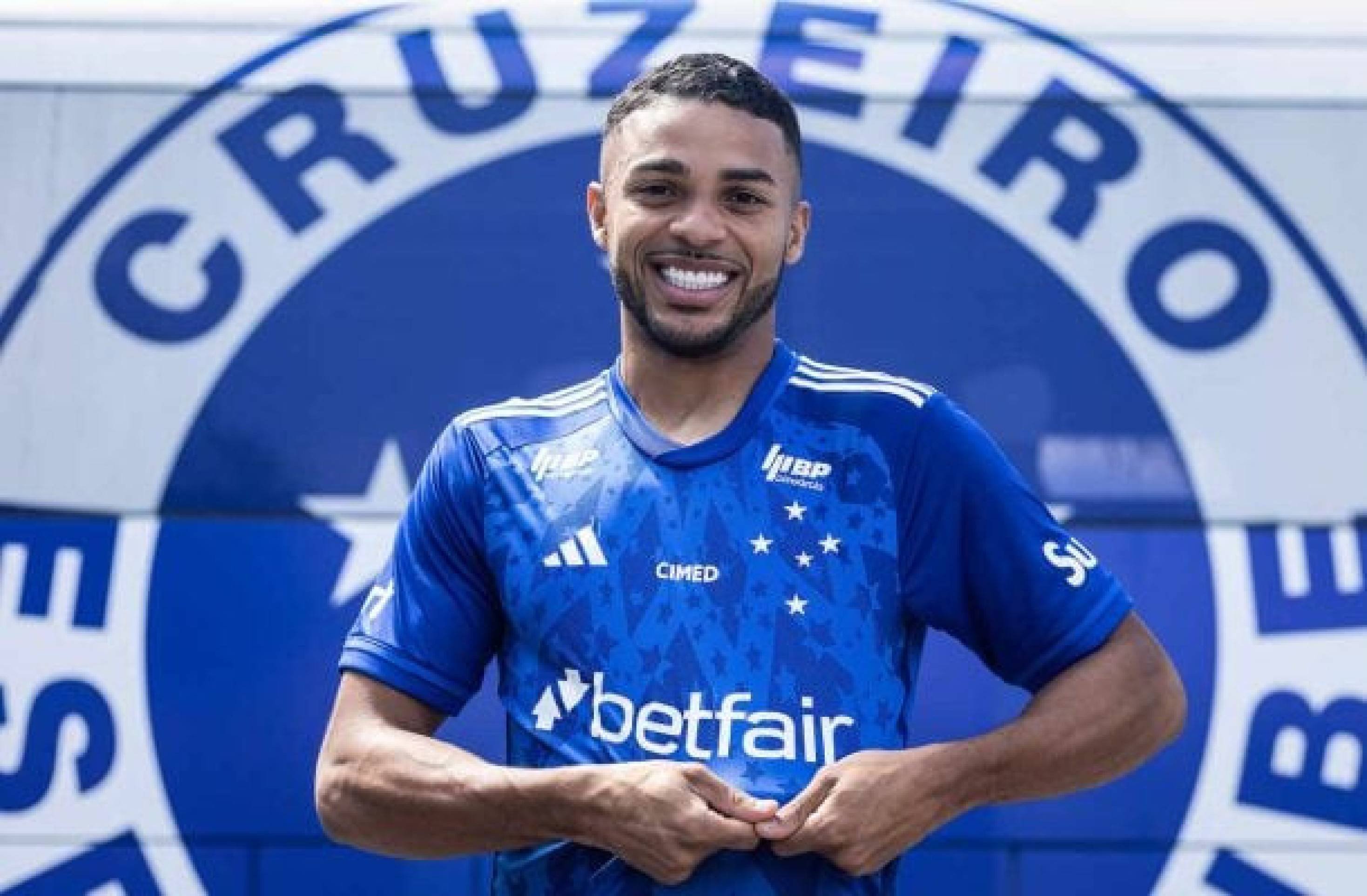 Cruzeiro anuncia a contratação de Wanderson