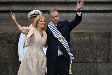 O presidente e a vice Carolina Cosse na Praça da Independência -  (crédito:  AFP)