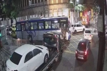 Incêndio em prédio residencial na Lapa deixa pelo menos 19 feridos - (crédito: Reprodução/CET Rio) Incêndio em prédio residencial na Lapa deixa pelo menos 19 feridos - (crédito: Reprodução/CET Rio)