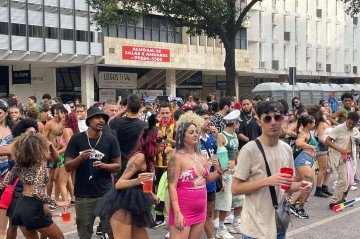 O bloco levou muita música para o Setor Comercial Sul -  (crédito: Davi Cruz/CB)