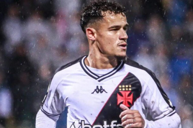 PHILIPPE COUTINHO  - Curiosamente teve uma função defensiva importante, marcando em alguns momentos Arrascaeta ou Bruno Henrique. Tentou dar velocidade aos ataques, realizando alguns lançamentos, como um que quase resultou em gol de Rayan - NOTA 6,5 - Foto: Matheus Lima/Vasco