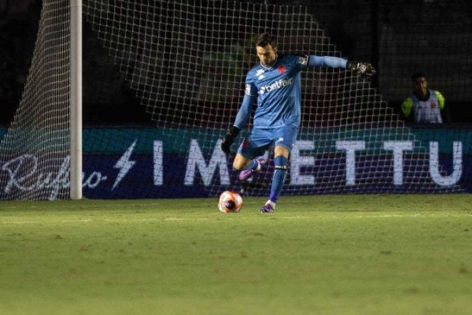 LEO JARDIM  - Não teve tanto trabalho, pois os lances mais perigosos do Flamengo ou foram para fora ou bateram na trave, exceto o único gol que entrou - NOTA 6,0 - Foto:  Dikran Sahagian/Vasco