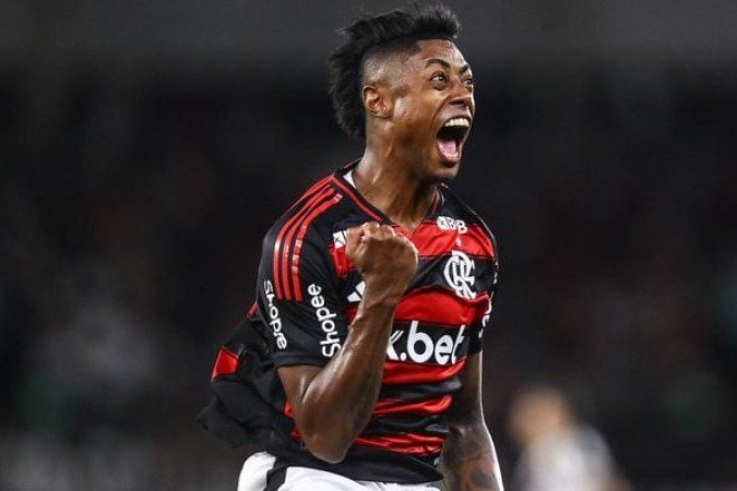 BRUNO HENRIQUE - Vinha fazendo uma partida apagada, muito bem marcado pela defesa vascaÃ­na, atÃ© achar o belo gol da vitÃ³ria do Flamengo. Chegou ao tento 99 com a camisa rubro-negra. Tem muita estrela em clÃ¡ssicos  - NOTA 7,5 - Foto: Gilvan de Souza/ Flamengo 
