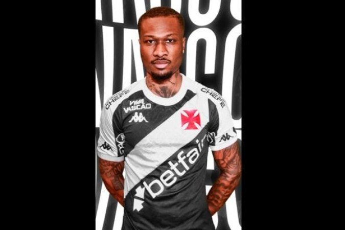 LOIDE -  Entrou aos 15 do segundo tempo no lugar de Matheus Carvalho dando mais opções de ataque para o time do Vasco. Embora tenha mostrado em alguns momentos qualidade técnica, errou muitos passes curtos. Ainda deu uma firula desnecessária. Estreou dois dias depois de ser apresentado. Ainda está desentrosado. NOTA 5,5 - Foto: Reprodução / Vasco