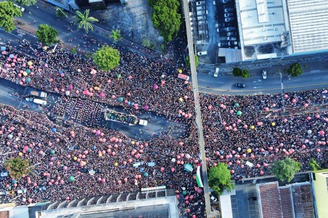 A concentração do bloco começou na Avenida do Contorno, esquina com a Rua Curitiba, e seguiu pela Andradas, em direção a Praça da Estação  -  (crédito: Leandro Couri / E.M /D.A Press)