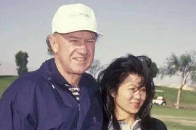 Gene Hackman com a esposa Betsy Arakawa no Globo de Ouro de 2003 - (crédito: Getty Images) Gene Hackman com a esposa Betsy Arakawa no Globo de Ouro de 2003 - (crédito: Getty Images)