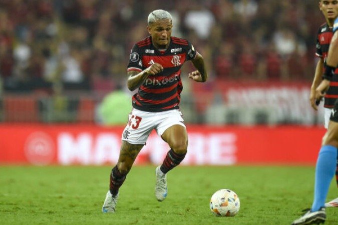 WESLEY  - Levou o Flamengo várias vezes ao ataque, construindo boas jogadas e confirmando sua excelente fase. Ganhou quase todas as bolas na defesa. De ruim, a falta que fez em Vegetti. Deveria ter sido expulso, mas levou só um amarelo - NOTA 7,0 -  Foto: Marcelo Cortes /CRF