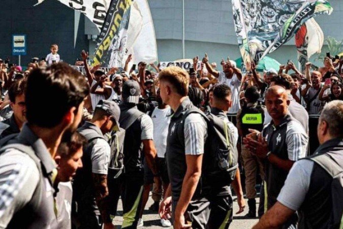 Betinho marques: 'Torcida atleticana, Galo é samba-enredo da alma, é verbo da melodia' - (crédito: Foto: Divulgação / Atletico) Betinho marques: 'Torcida atleticana, Galo é samba-enredo da alma, é verbo da melodia' - (crédito: Foto: Divulgação / Atletico)