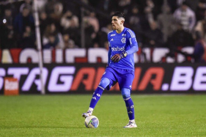 ROSSI  - Ótima defesa em chute de Rayan no 1º tempo e seguro sempre que acionado. Garantiu a vitória, salvando o gol de empate no último lance do jogo NOTA - 7,5 - Foto: Marcelo Cortes /CRF