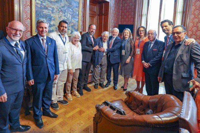 O presidente Lula e ministros brasileiros, incluindo o chanceler Mauro Vieira, visitaram Mujica em viagem ao Uruguai em março deste ano - (crédito: Ricardo Stuckert/PR) O presidente Lula e ministros brasileiros, incluindo o chanceler Mauro Vieira, visitaram Mujica em viagem ao Uruguai em março deste ano - (crédito: Ricardo Stuckert/PR)