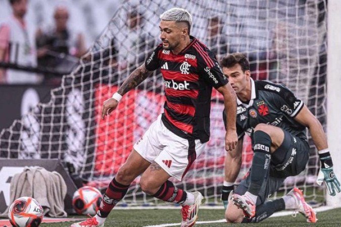 ARRASCAETA - No seu jogo 300 pelo Flamengo, perdeu uma boa chance no primeiro tempo e deu um bom passe. Mas sua melhor performance foi na etapa final  quando trabalhou as jogadas de ataque mais próximas da área. Saiu para a entrada de Matheus Gonçalves  - NOTA 6,5-  Foto: Paula Reis/Flamengo