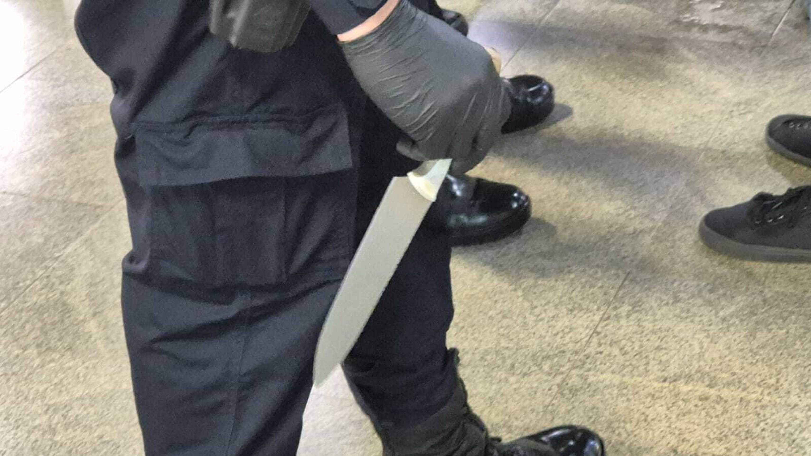 Faca apreendida pela PM durante revista na Rodoviária do Plano Piloto