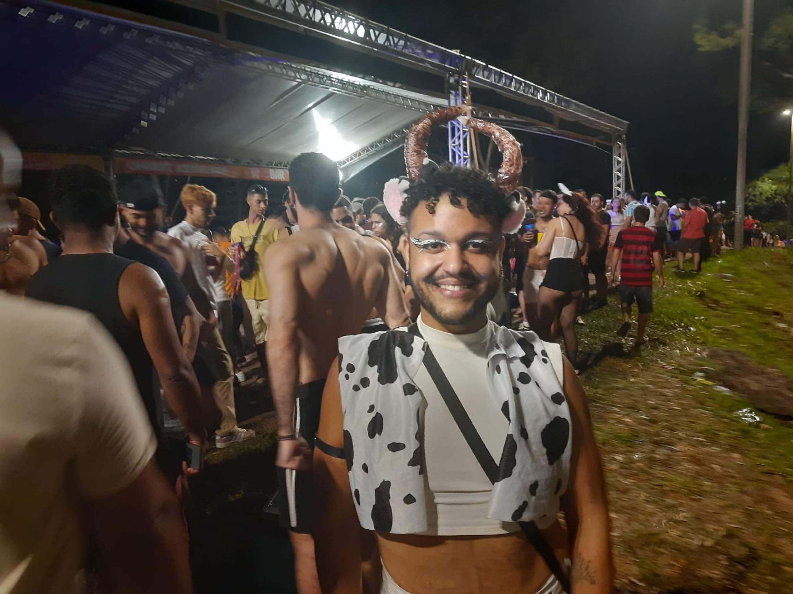 Funk, pop e axé embalam o bloco Baile da Piki, em Águas Claras