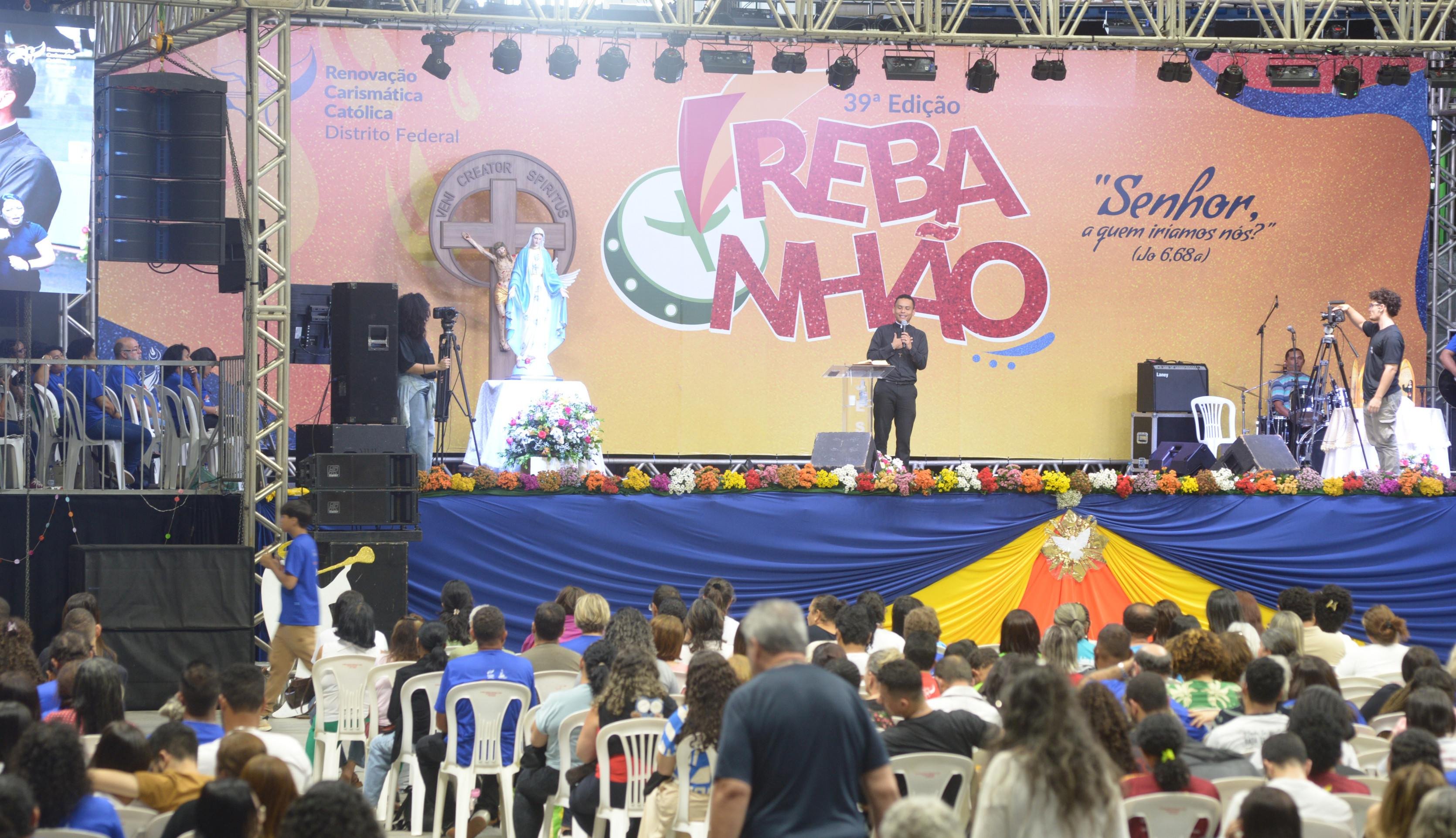 Rebanhão: Católicos celebram a fé e agradecem por bênçãos