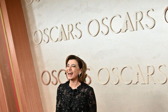 A atriz brasileira Fernanda Torres participa da 97ª edição do Oscar no Dolby Theatre em Hollywood, Califórnia, em 2 de março de 2025. - (crédito: Robyn Beck / AFP) A atriz brasileira Fernanda Torres participa da 97ª edição do Oscar no Dolby Theatre em Hollywood, Califórnia, em 2 de março de 2025. - (crédito: Robyn Beck / AFP)
