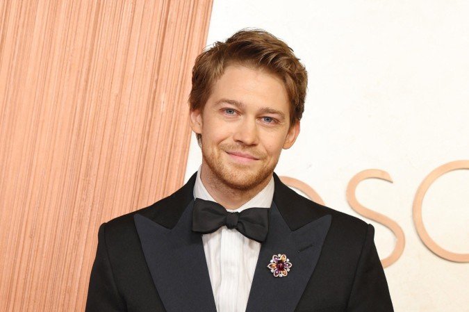 Joe Alwyn comparece à 97ª edição do Oscar no Dolby Theatre em 2 de março de 2025 em Hollywood, Califórnia.