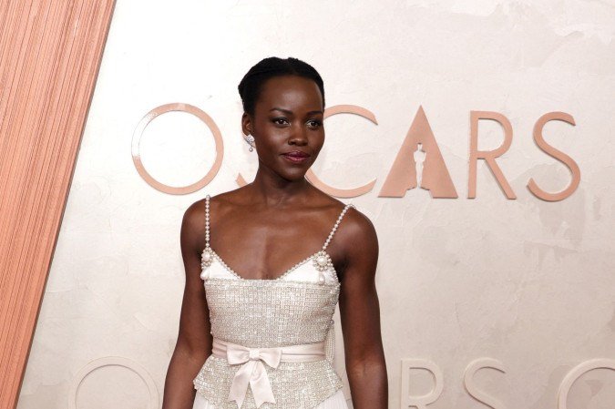 Lupita Nyong'o comparece ao 97º Oscar