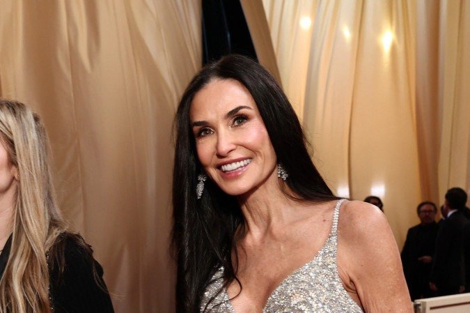  HOLLYWOOD, CALIFÓRNIA - 02 DE MARÇO: Demi Moore comparece ao 97º Oscar Anual no Dolby Theatre em 2 de março de 2025 em Hollywood, Califórnia.   Emma McIntyre/Getty Images/AFP (Foto de Emma McIntyre/AFP)
      