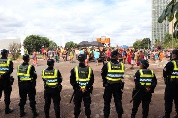 Os militares do Corpo de Bombeiros (CBMDF), nos últimos três dias, atenderam a apenas um caso relacionado com o carnaval: uma senhora de 74 anos, que teve tontura e fraqueza -  (crédito: Divulgação/SSP-DF)