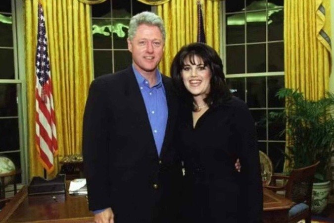 Bill Clinton e Monica Lewinsky: relação abalou o mundo e segue vista da mesma maneira sórdida - (crédito: Reprodução/White House) Bill Clinton e Monica Lewinsky: relação abalou o mundo e segue vista da mesma maneira sórdida - (crédito: Reprodução/White House)