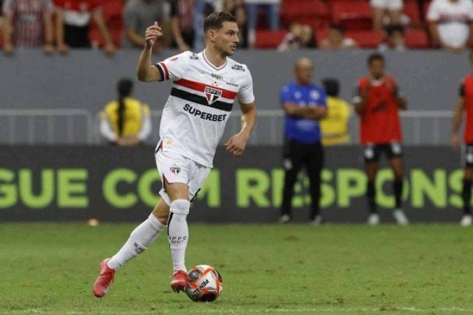 Cédric Soares vem ganhando espaço no São Paulo -  (crédito: Foto: Rubens Chiri / São Paulo FC/ SPFC)