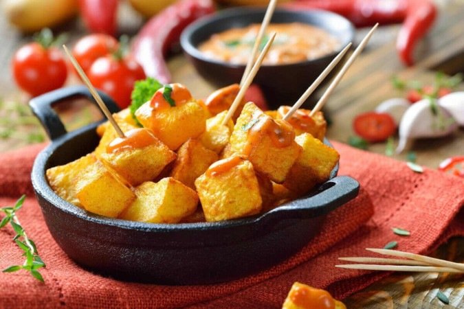 Batata rústica com molho picante (Imagem: Karl Allgaeuer | Shutterstock) - (crédito: EdiCase) Batata rústica com molho picante (Imagem: Karl Allgaeuer | Shutterstock) - (crédito: EdiCase)