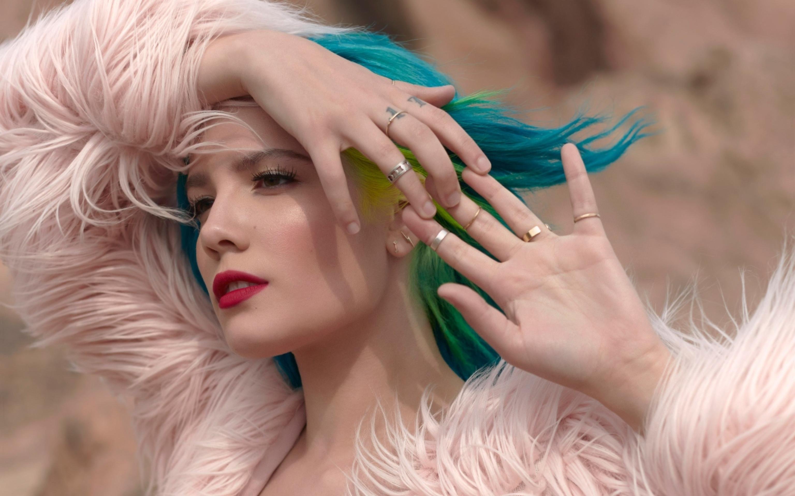 Como Halsey investiu no rock com ‘safeword’