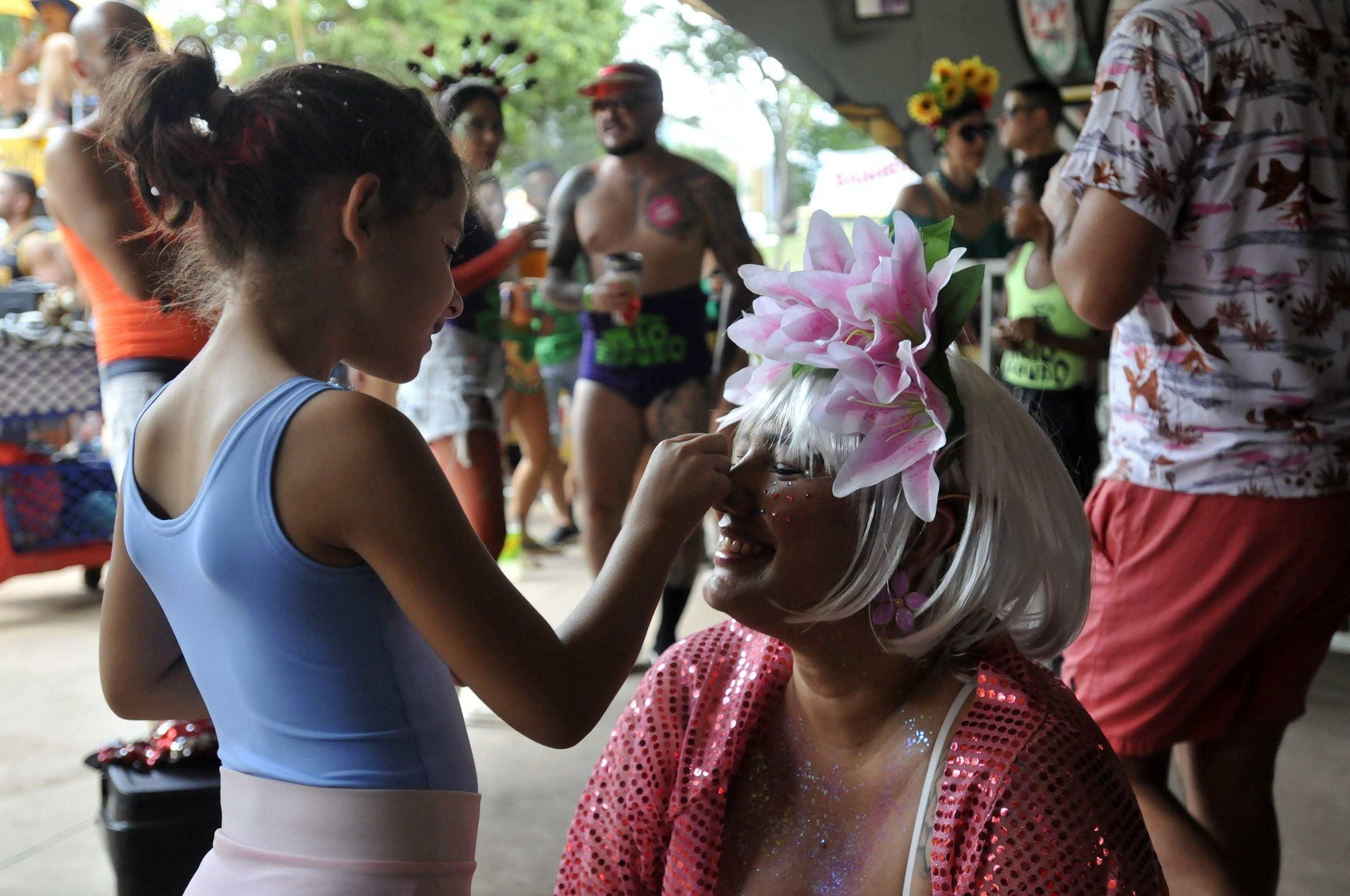  03/03/2025. Crédito: Minervino Júnior/CB/D.A Press. Brasil.  Brasilia - DF. Carnaval 2025. Bloco Desmaiô. 