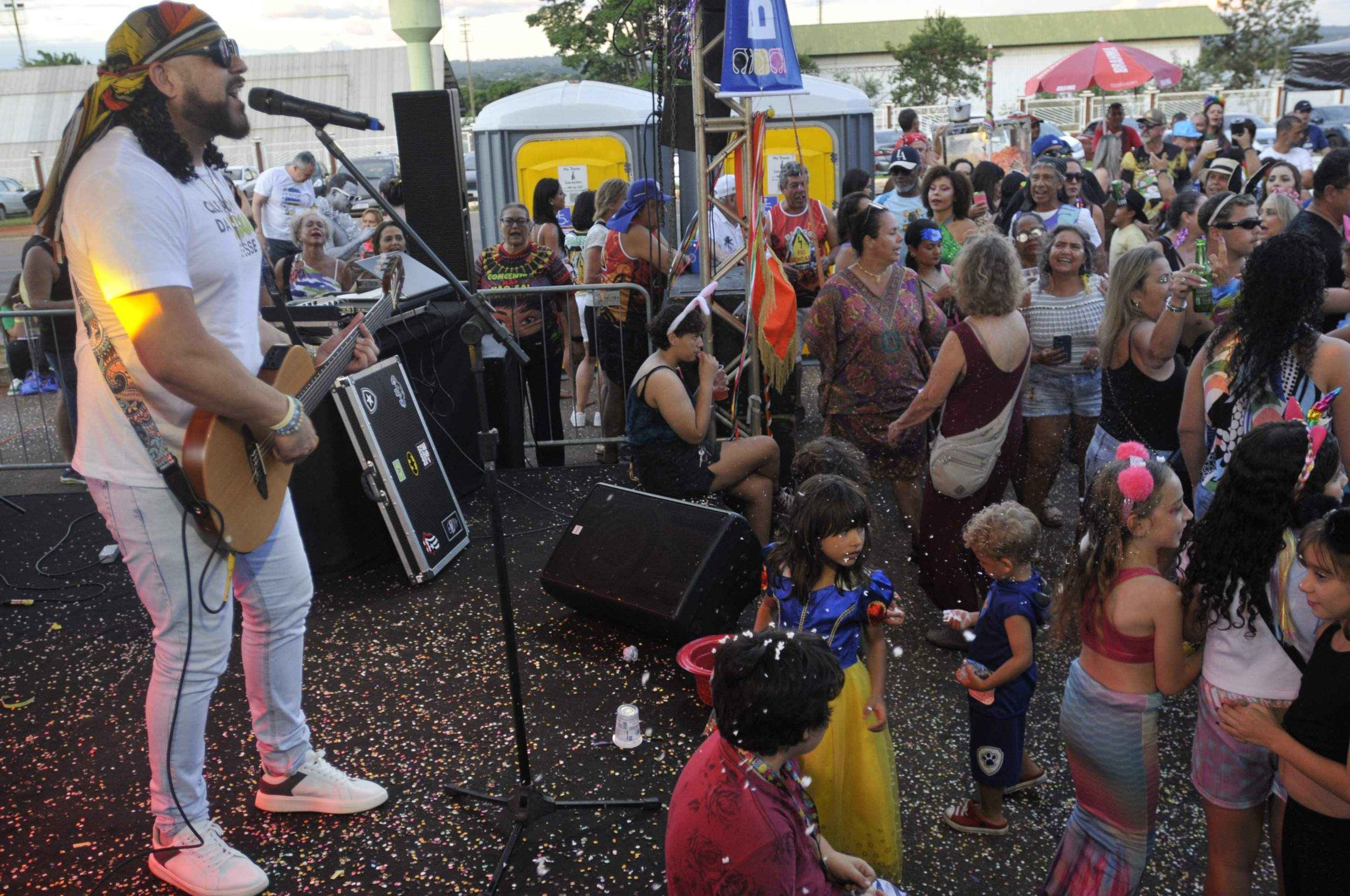 A irreverência e a criatividade do quadradinho da folia