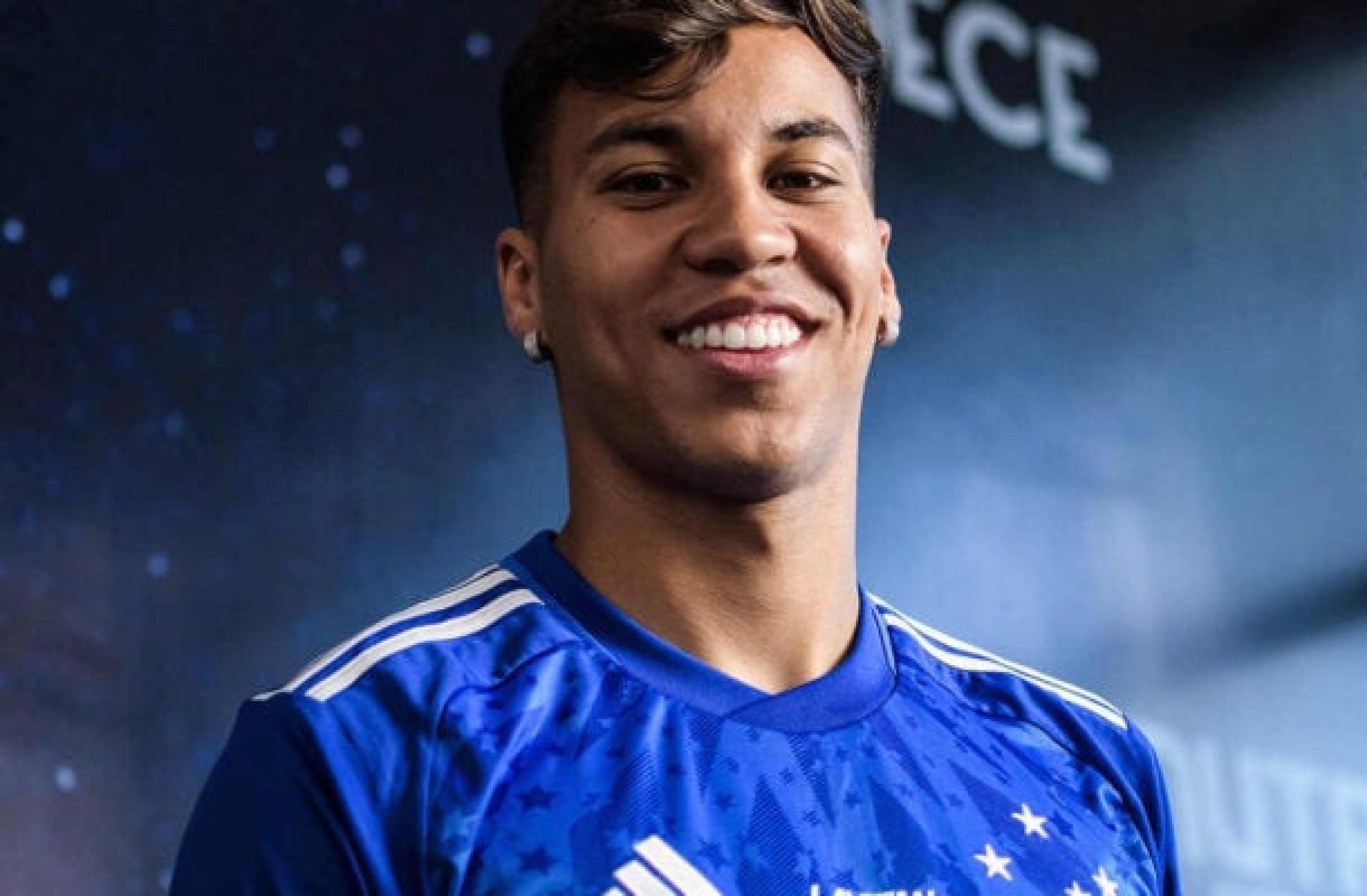 Atacante do Cruzeiro aproveita folga de Carnaval na academia