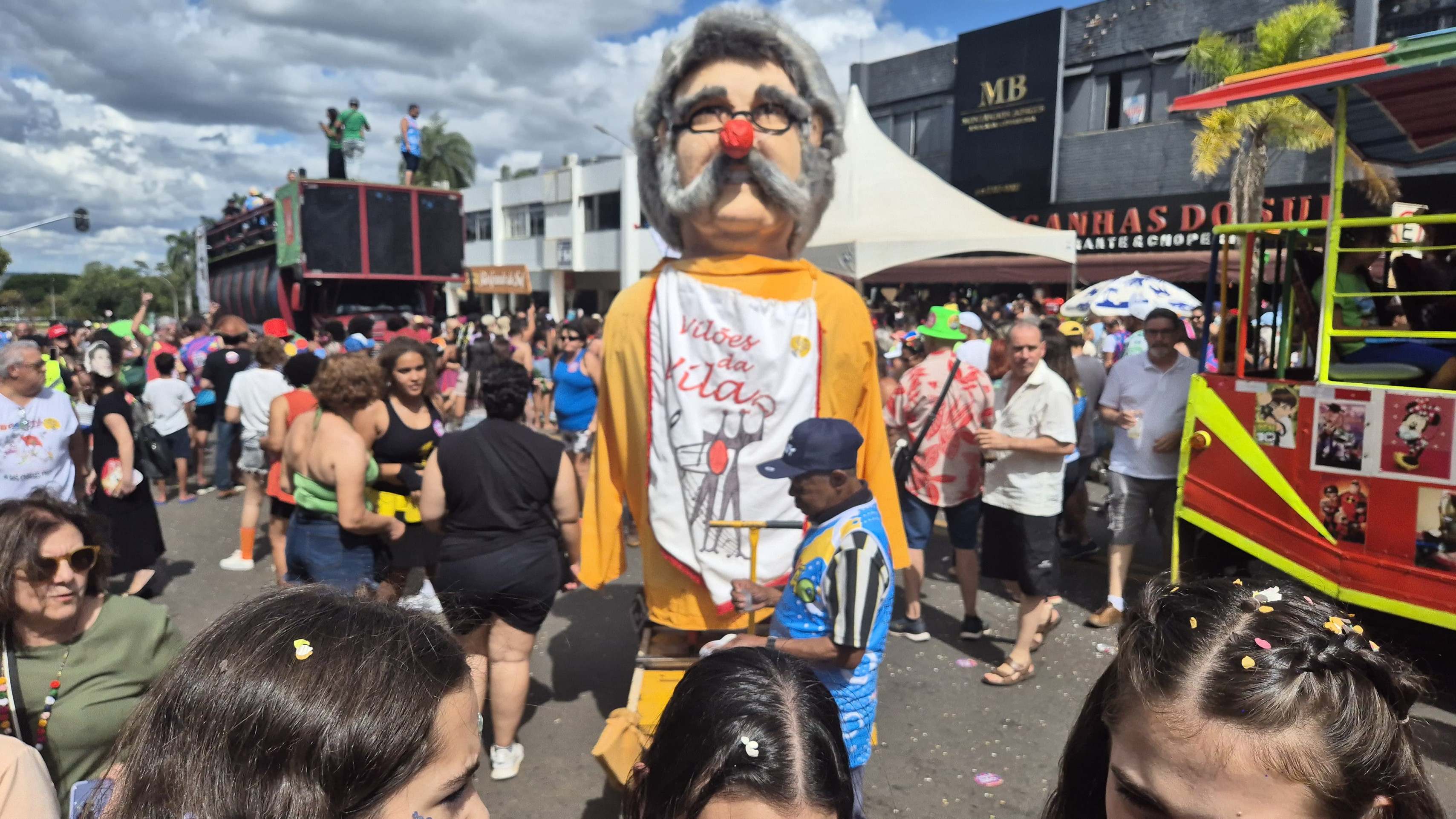 Tradicional bloco de Brasília, o Pacotão se apresentou nesta terça-feira (4/3), pelas ruas da capital federal