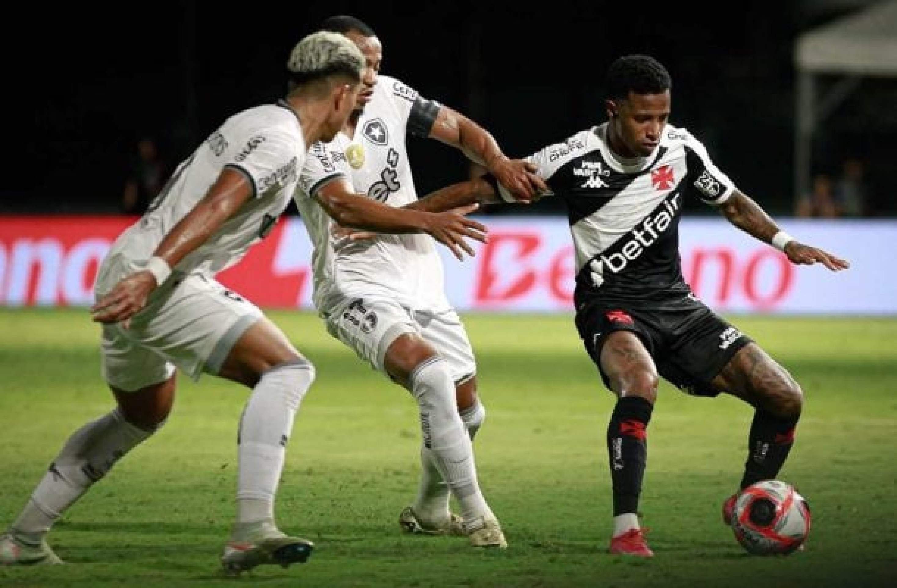 Visando semifinal, Tchê Tchê desfalca o Vasco na Copa do Brasil