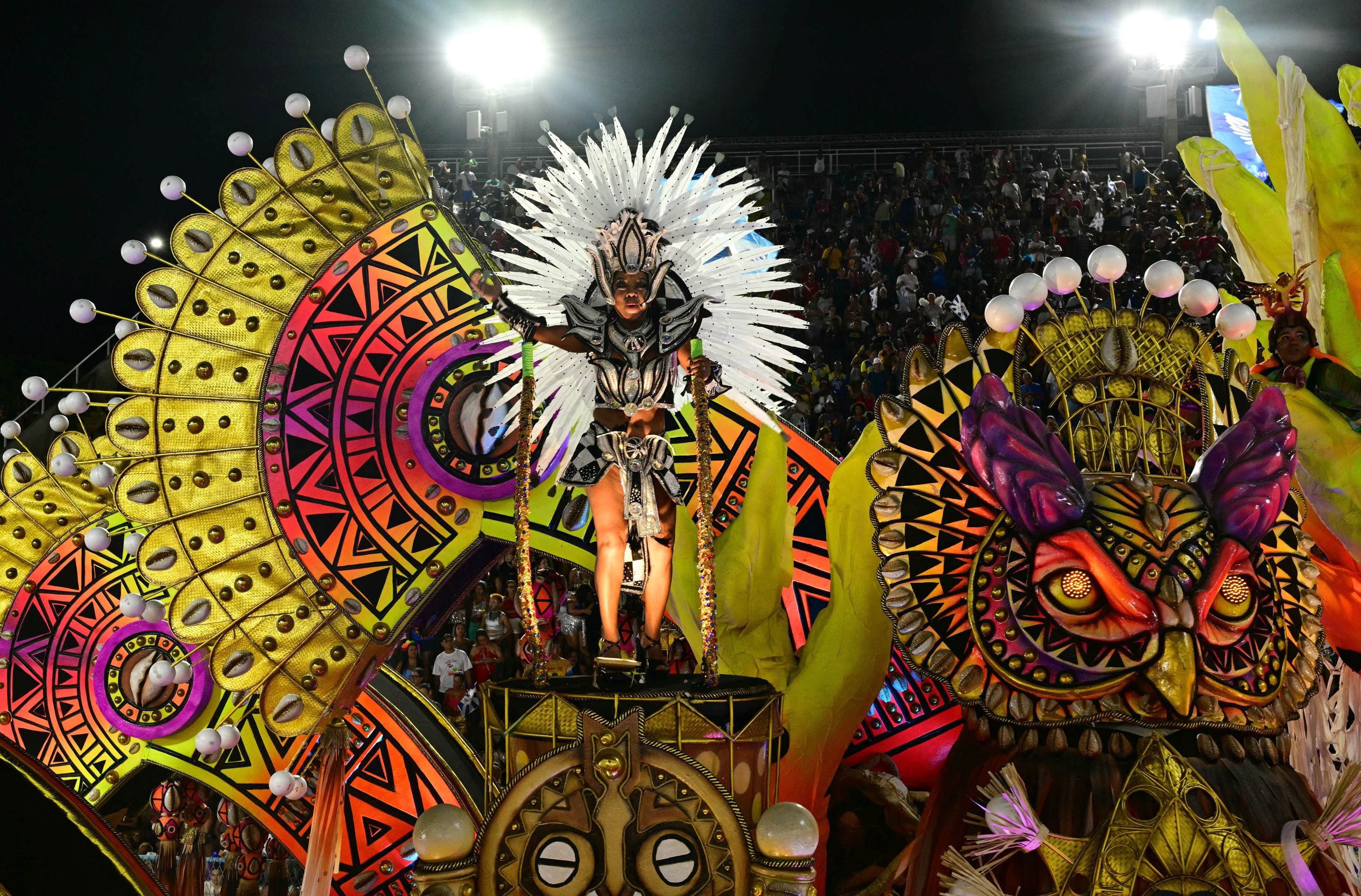 Foliões da escola de samba Beija-Flor se apresentam na segunda noite do Carnaval do Rio, no Sambódromo da Marques de Sapucaí, no Rio de Janeiro, Brasil       