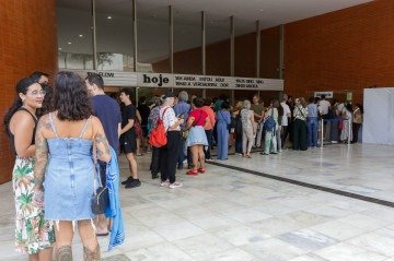 Aclamado pelo público, ‘Ainda Estou Aqui’ fecha Mostra Oscar 2025 do Cine Brasília
Sessão do primeiro filme brasileiro a vencer a categoria de Melhor Filme Internacional emocionou os 470 espectadores no último dia de exibição. - (crédito: Geovana Albuquerque/Agência Brasília.) Aclamado pelo público, ‘Ainda Estou Aqui’ fecha Mostra Oscar 2025 do Cine Brasília
Sessão do primeiro filme brasileiro a vencer a categoria de Melhor Filme Internacional emocionou os 470 espectadores no último dia de exibição. - (crédito: Geovana Albuquerque/Agência Brasília.)