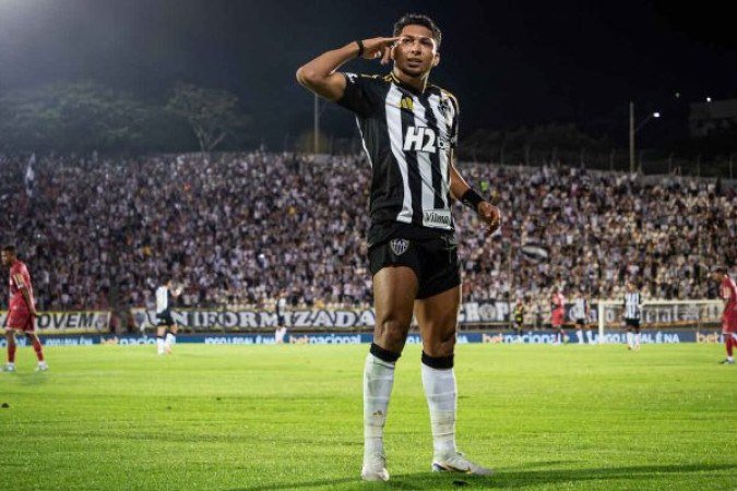 RONY - Centralizado na frente, não ficou preso. Com mobilidade, deu volume ao setor e criou jogadas de perigo. Foi recompensado ao anotar o terceiro gol da equipe. - NOTA 8,0 - Foto: Pedro Souza / Atlético