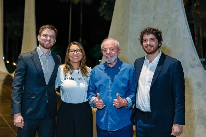 Lula conversa com Walter Salles e parabeniza pelo Oscar