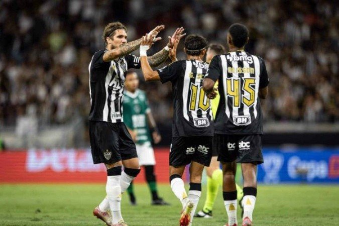 Jogadores do Galo comemoram um dos gols no triunfo sobre o Manaus  -  (crédito: Foto: Pedro Souza / Atlético)