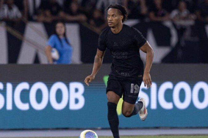 CARRILLO – Substituto de Tchica, fez o time voltar ao 4-4-2. Teve algum sucesso nos passes, mas foi mal ao se aproximar da área e na marcação. Falhou no segundo gol do Barcelona. NOTA 4,0. Foto: Rodrigo Coca/Agência Corinthians