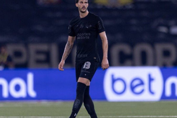 GUSTAVO HENRIQUE -  Apesar de cometer falhas na marcação e até fazer um gol contra (felizmente para ele e o Timão anulado por impedimento de um rival), foi o zagueiro mais regular do Corinthians. O que não significa que foi bem. NOTA 5,0. Foto: Rodrigo Coca/Agência Corinthians
