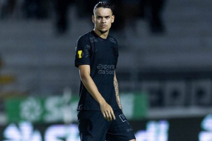 JOÃO PEDRO TCHOCA – Iniciou algumas saídas de bola, mas ficou bem preso como defensor pela esquerda no esquema de três zagueiros no primeiro tempo. Cometeu o pênalti que gerou o gol do Barcelona na primeira etapa. Saiu no intervalo para a entrada de Carrillo. NOTA 4,5. Foto: Rodrigo Coca/Agência Corinthians