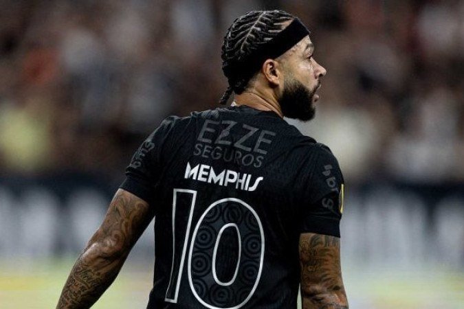 DEPAY â?? Uma nulidade. O Ãºnico lanÃ§amento que deu foi no pÃ© do adversÃ¡rio. No segundo tempo, ainda perdeu um gol feito. Sendo o craque do time, nÃ£o pode jogar o que jogou. Demorou para ser substituÃ­do. NOTA 3,0. Foto: Rodrigo Coca/AgÃªncia Corinthians