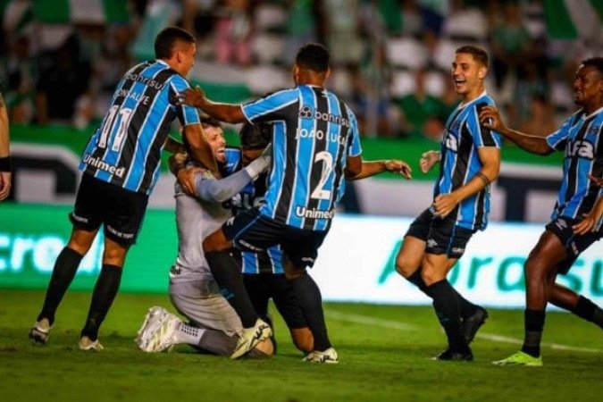 Amuzu tem grandes chances de retornar ao time titular do Grêmio - (crédito: Foto: Lucas Uebel / Grêmio) Amuzu tem grandes chances de retornar ao time titular do Grêmio - (crédito: Foto: Lucas Uebel / Grêmio)