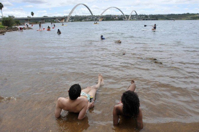  05/03/2025. Crédito: Minervino Júnior/CB/D.A Press. Brasil.  Brasilia - DF. Opnião dos Bahistas do Lago Paranoá após acidente de atropelamento de jet ski. Júlio César e Luana Rocha.