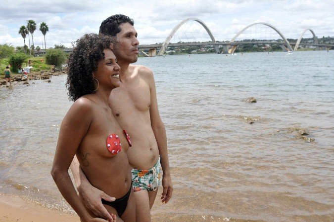  05/03/2025. Crédito: Minervino Júnior/CB/D.A Press. Brasil.  Brasilia - DF. Opnião dos Bahistas do Lago Paranoá após acidente de atropelamento de jet ski. Júlio César e Luana Rocha.