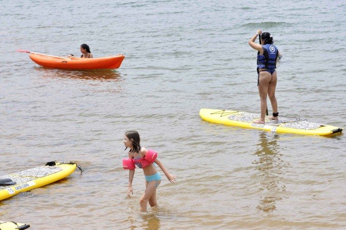  05/03/2025. Crédito: Minervino Júnior/CB/D.A Press. Brasil.  Brasilia - DF. Opnião dos Banhistas do Lago Paranoá após acidente de atropelamento de jet ski. Júlio César e Luana Rocha.